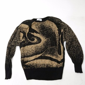 gold and black jumper