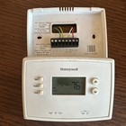 Honeywell Thermostat 50061478-005 Thermostat Heat & Cool Programmable