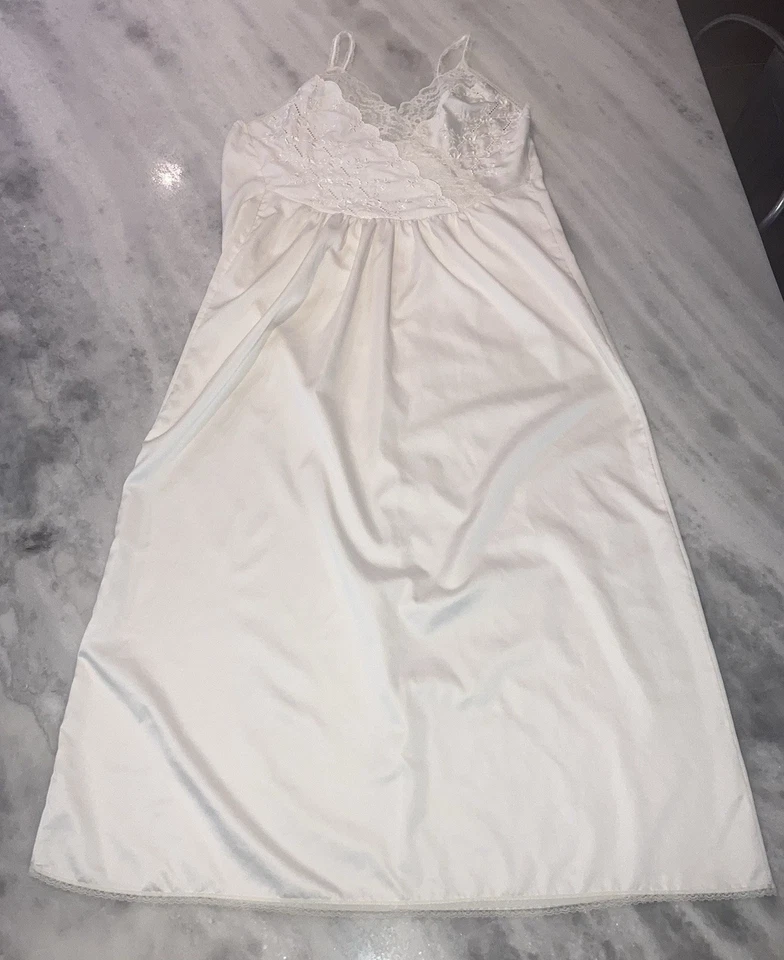 Vintage Victoria Secret Gold Label Bridal Set M Maxi Gown + Robe Lace Pearl - Image 2 of 4