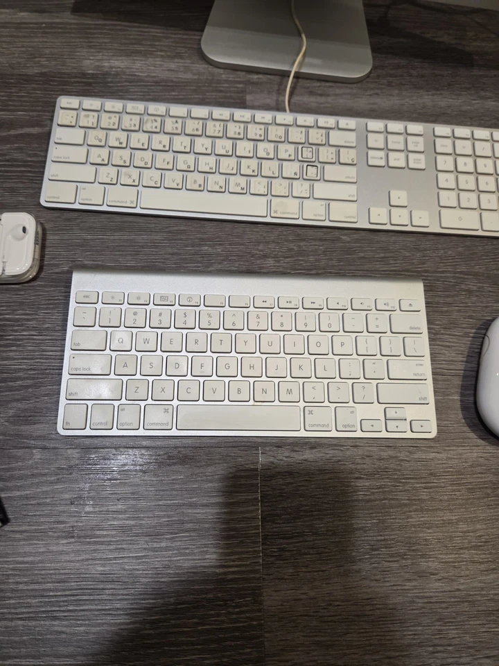 Apple iMac 20”  Desktop Computer Model #A1224 With All The Accessories  - Image 4 of 4