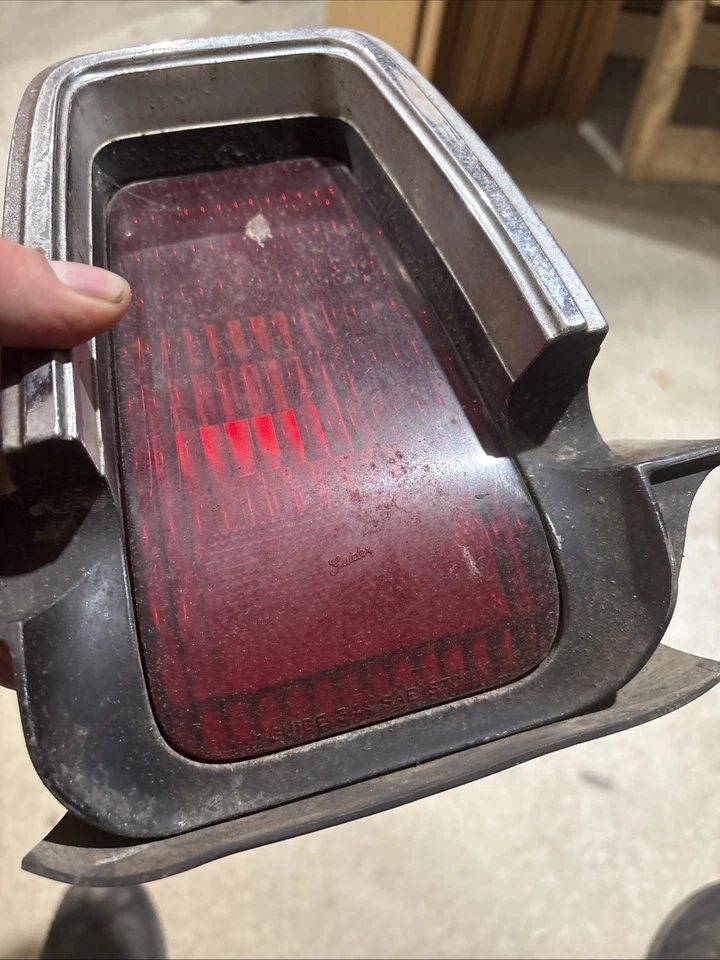 Oldsmobile Olds Cutlass Supreme 442 1969 luz trasera izquierda izquierda izquierda lado del conductor usada OEM Foto 3 de 4