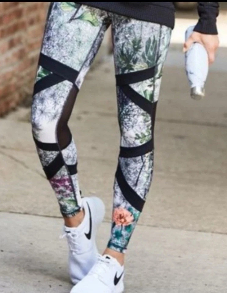 CALIA Carrie Underwood Talla Limitada M Malla Fleuria Camiseta sin Mangas Conjunto Floral Foto 4 de 4