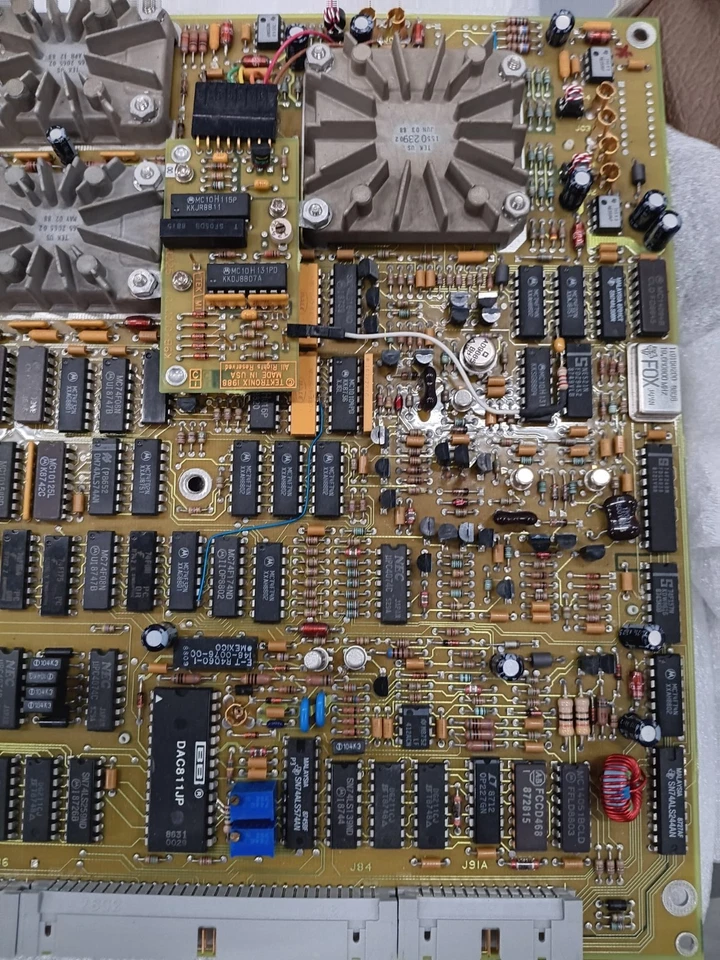 Placa de control industrial Tektronix FUNC/EQUIV-05 PCB 670-8850 KC-8656-01 Foto 2 de 3