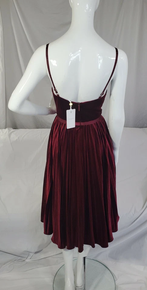 Vestido Ted Baker Granate Terciopelo Plisado Fiesta Vacaciones Midi Talla 0. US talla 2 Foto 2 de 3