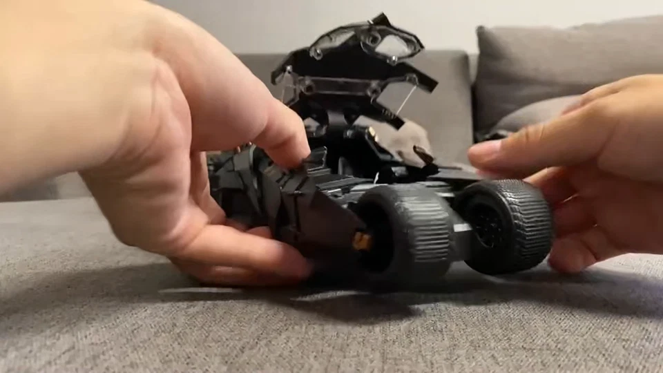 1:24 Batmobile Tumbler Diecast Model Car - Alloy Body Sound Light & Spray Effect - Image 2 of 4