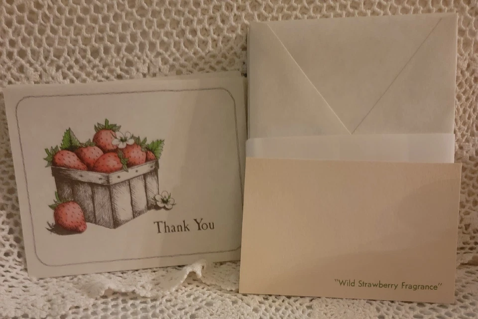 NUEVA Caja de 10 Tarjetas y Sobres Diseño Fresa de Gracias EATON (4"x5") Foto 2 de 4