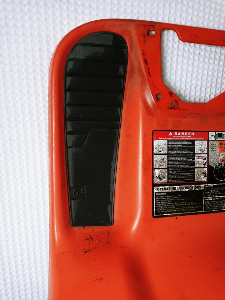 Guardabarros Husqvarna YTH21K46 532441206 con portavasos  Foto 3 de 4