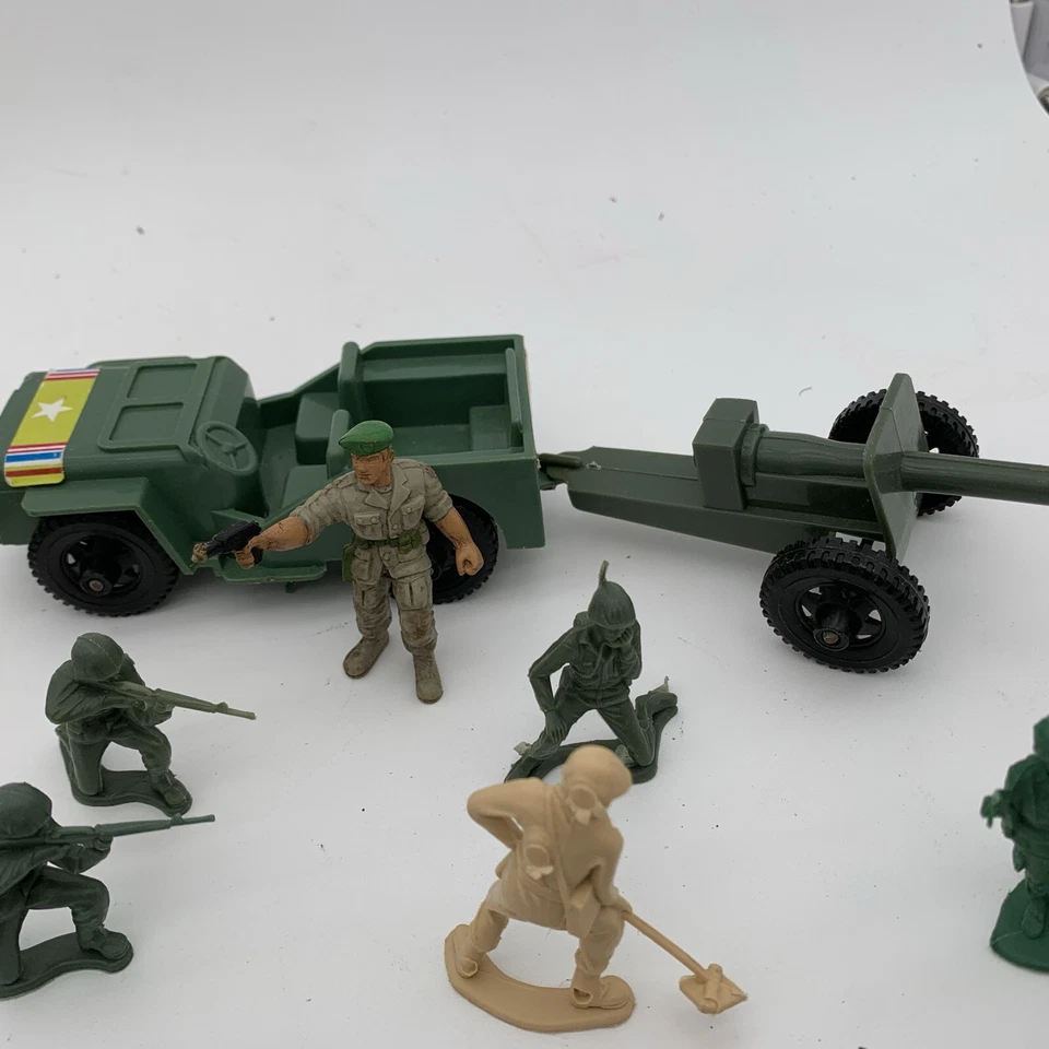 PLÁSTICO EJÉRCITO HOMBRES Y VEHÍCULOS Foto 2 de 4