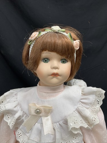 VTG Handcrafted Brinn’s Collectible Doll “Suzie” - Picture 6 of 11