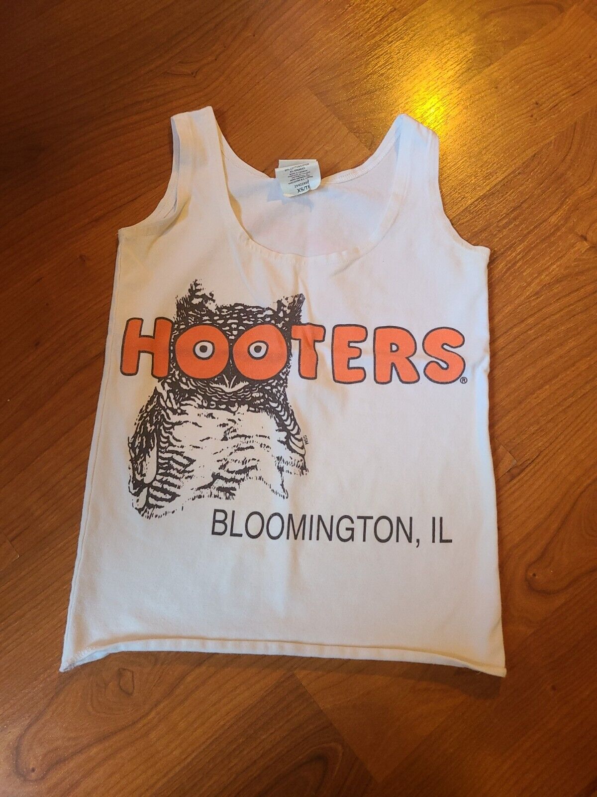 XS Hooters Tank Top - image 7