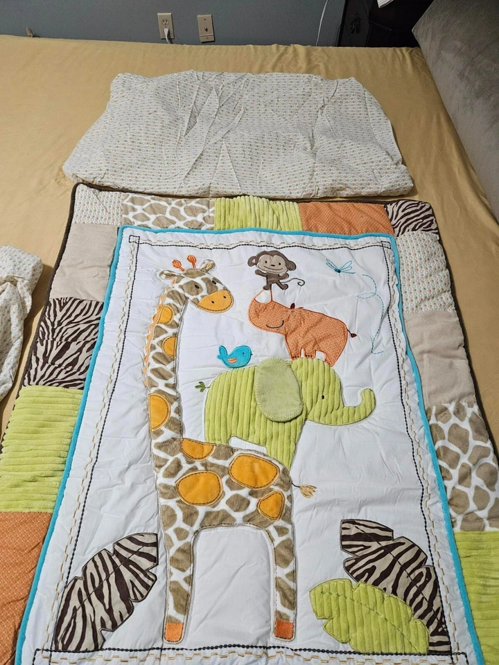 Colección Carter's Jungle 4 piezas. Juego de ropa de cama para cuna Foto 4 de 4