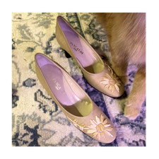 Pancaldi Beige Floral Embroidered Pump Round Toe Kitten Slip-On Woven 8B