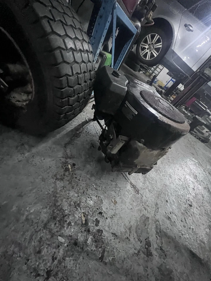 Briggs And Stratton 13hp i/c diamond commercial ride on mower engine 13 hp - Image 2 of 4