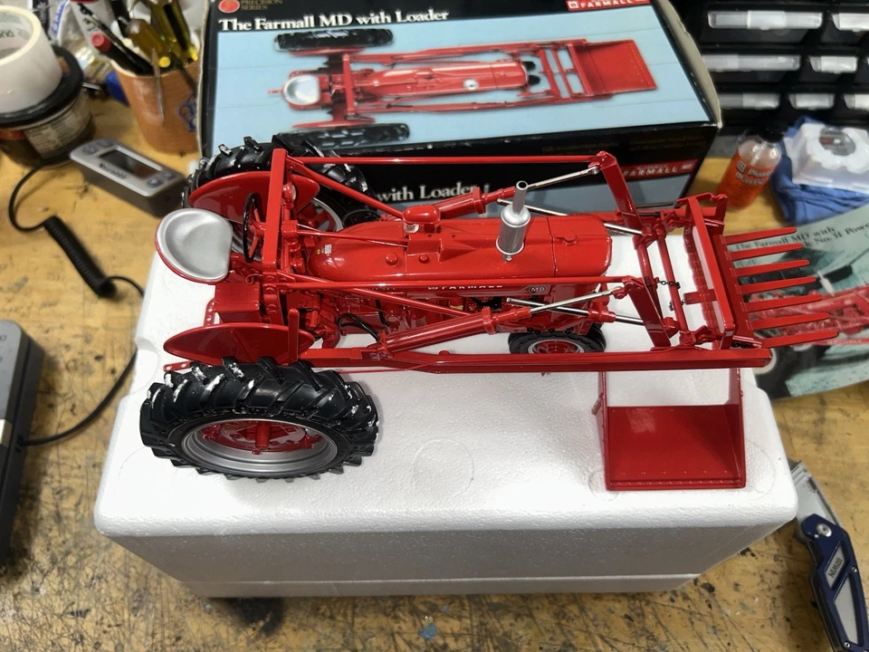 Ertl Precision, Farmall Md With Loader - Image 3 of 4
