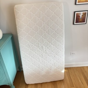 Newton Baby Original Crib Mattress Breathable Washable Infant 28x52 Standard EUC