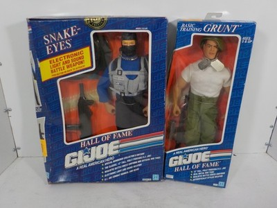 N A327 GI Joe 12'' Hall of Fame Action Figure Lot: Snake Eyes & Grunt (DMG Box)