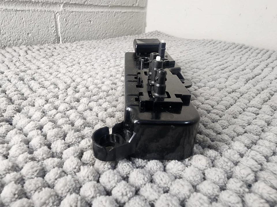 Interruptor de control ajustador de asiento TESLA PASAJERO EVEREST 1864041-00-C Foto 4 de 4