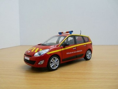 RENAULT GRAND SCENIC POMPIER MEDICALISE 1/43