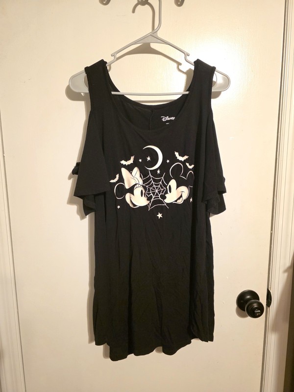 Torrid Plus Size 2 2X 2XL Black Mickey And Minnie Halloween Cold Shoulder Top