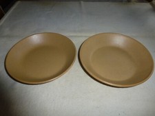 DEUX ASSIETTES CREUSES EN GRES
