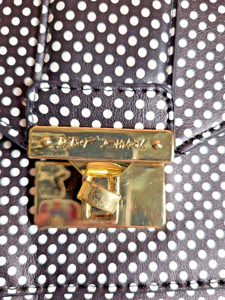 BOLSO DE HOMBRO BETSEY JOHNSON DOME FIRMA NEGRO BLANCO PUNTO SOLAPA ¡RARO! Foto 4 de 4