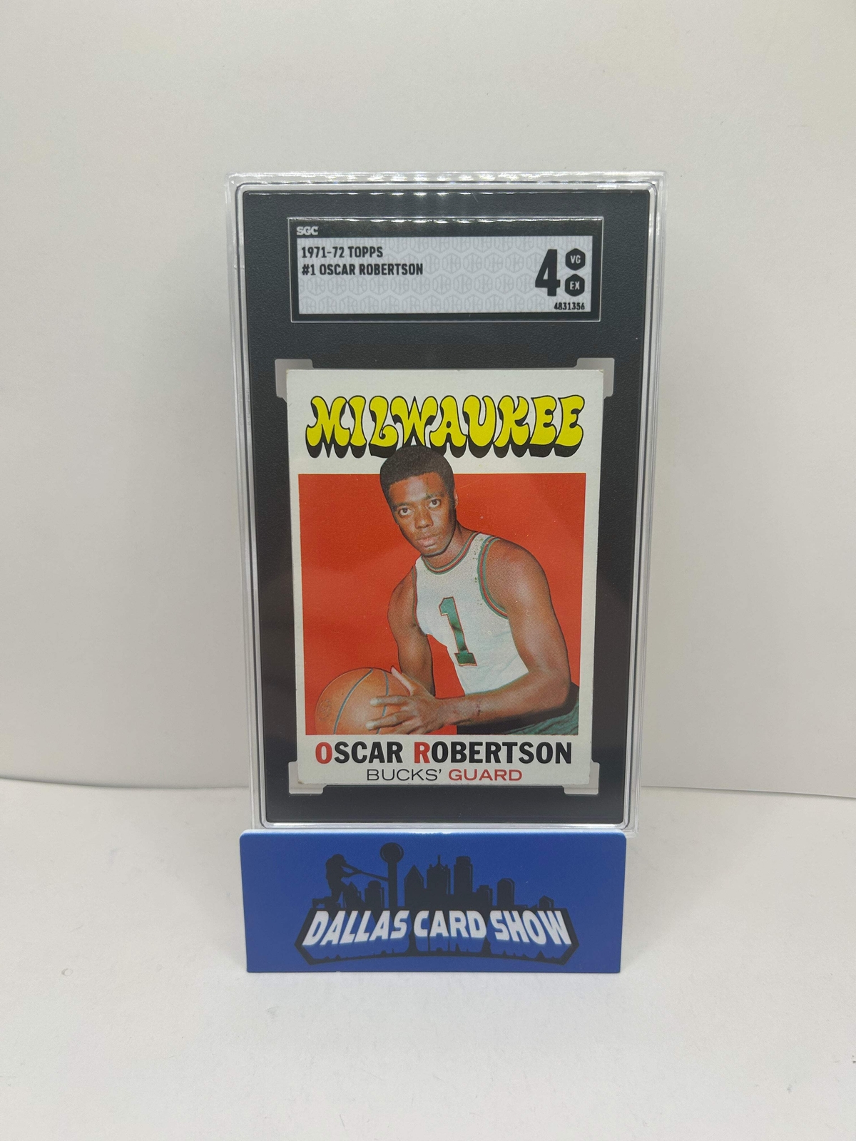 1971-72 Topps Basketball #1 Oscar Robertson Milwaukee Bucks HOF SGC 4