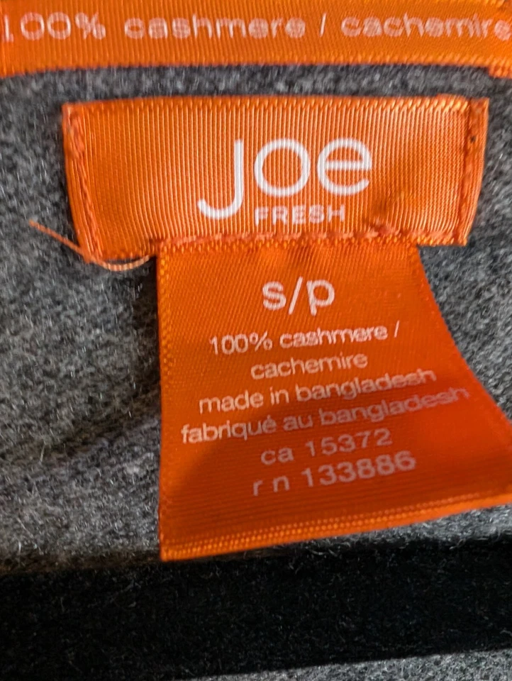 Women's Joe Fresh 100% Cashmere Charcoal Grey V-neck Sweater Size Small - Image 2 of 4