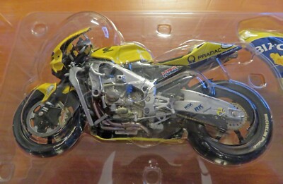 Minichamps 122 041003 1/12 Honda RC211V Camel Pramac - Max Minichamps 122 041003 1/12 Honda RC211V Camel Pramac - Max
