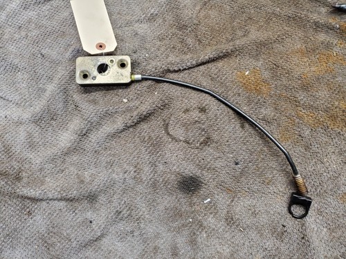 1996 SUZUKI KATANA GSX 750 F GSX750F Seat Release Cable Lock Release Bracket - Picture 2 of 7