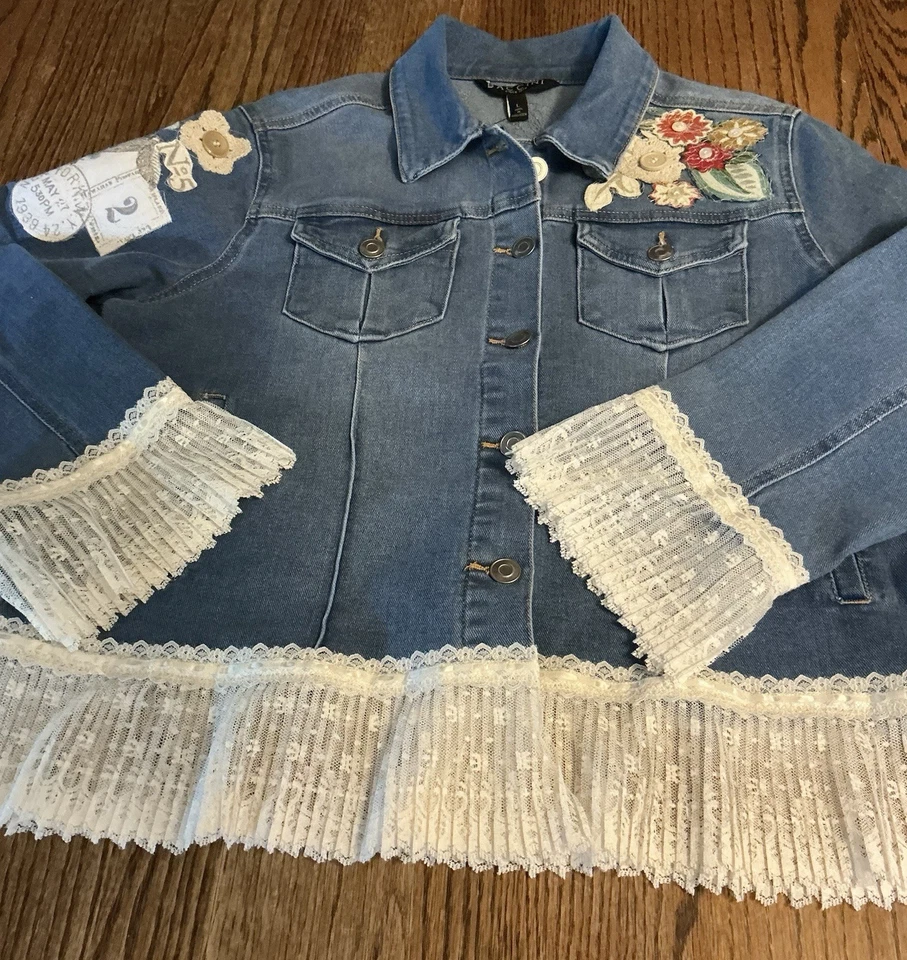 Chaqueta de Jean Floral Para Mujer Reformada Upcycle Usable Arte Boho Hippy Pájaro Grande Foto 2 de 4