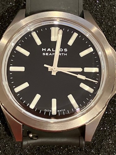 Halios Seaforth IV  Titanium  Black Dial Fixed Bezel, Titanium Bracelet + Rubber