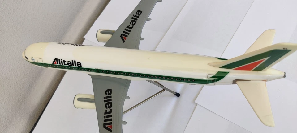 alitalia a-320 1-100 airplast - Immagine 4 di 4