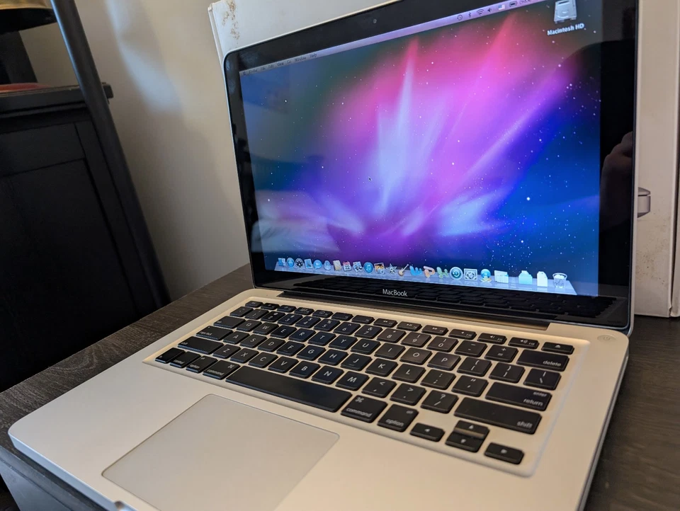 MacBook Aluminum Unibody 2008 (A1278) 13'' with Box + Goodies - Image 3 of 4