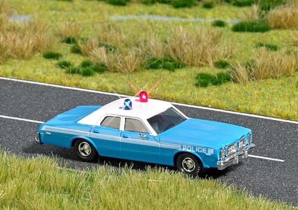 Busch 5629 HO Scale 1976 Dodge Monaco 4-Door Sedan with Working Lights