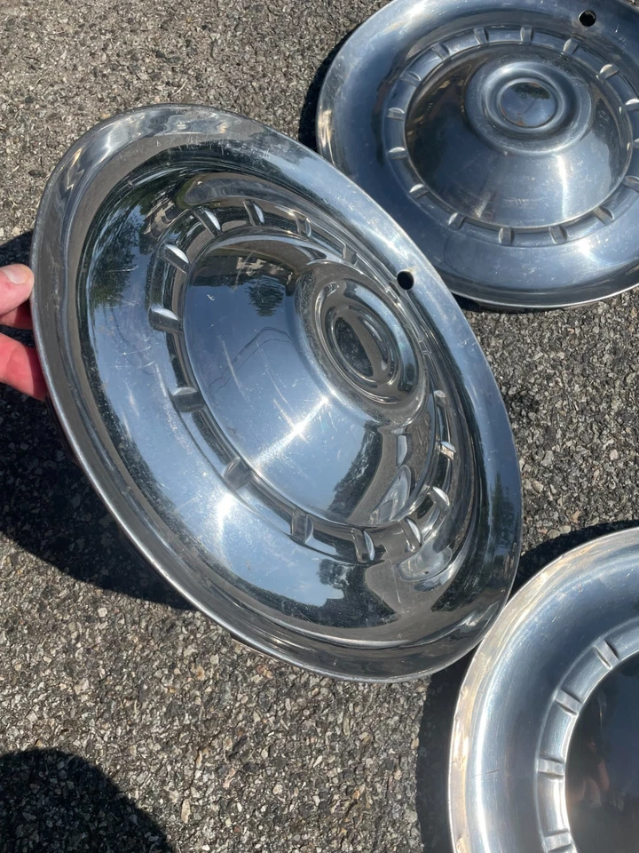 Juego de tapacubos originales de fábrica 1952 1953 Chrysler Saratoga Windsor Foto 4 de 4