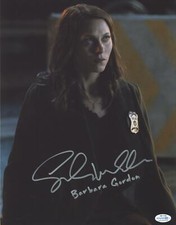Savannah Welch "Titans" AUTOGRAPH Signed 'Barbara Gordon' 11x14 Photo C ACOA