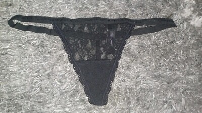 VS Vintage Logo Floral lace V string panty  new size Small Black