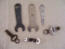 VINTAGE COLLECTIBLE ROLLERSKATE KEYS - LOT OF 6