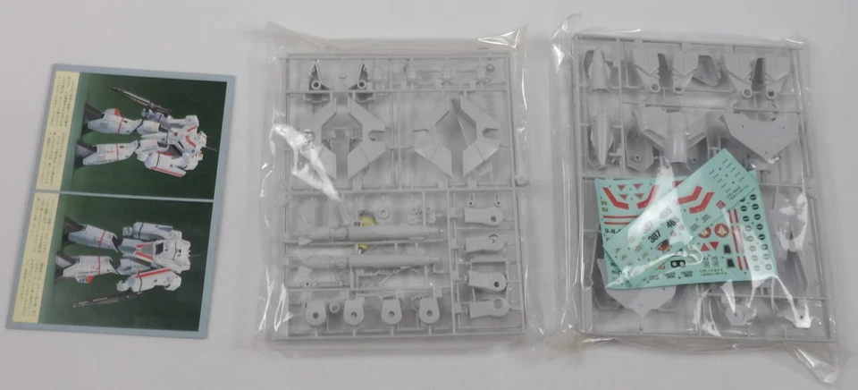 VF-1J Battroid Valkyrie 1:72 Model Kit CIB Macross Bandai 1990 Japanese - Image 4 of 4