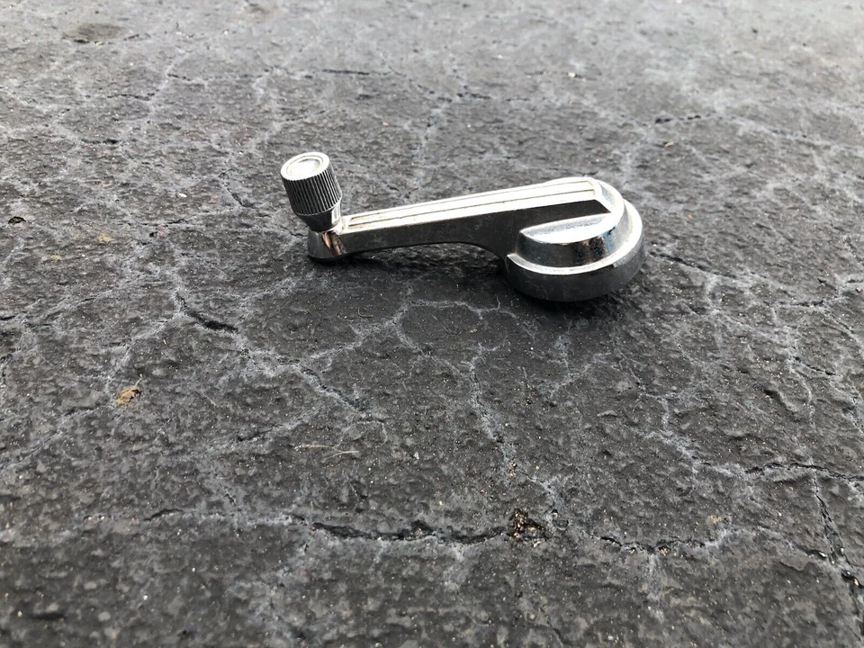 Manivela de ventana Ford Mustang 1965-1968 vintage OEM C5ZB-6530323-A Foto 2 de 4