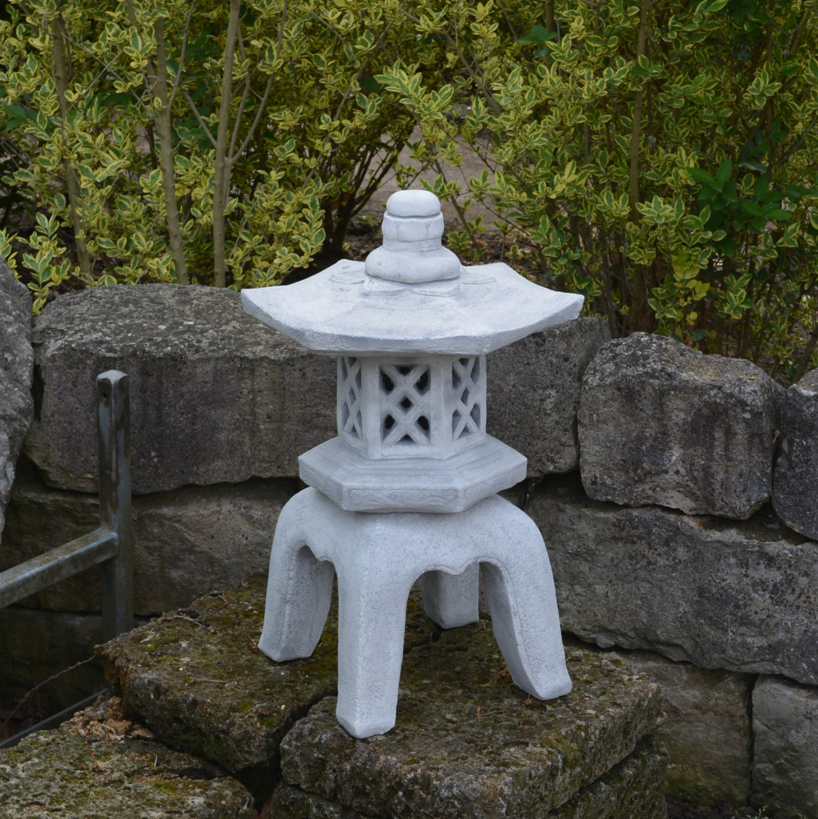 Yukimi jap. Stone Lantern Stone Sculpture 55cm 25kg Grey White Concrete Frost...