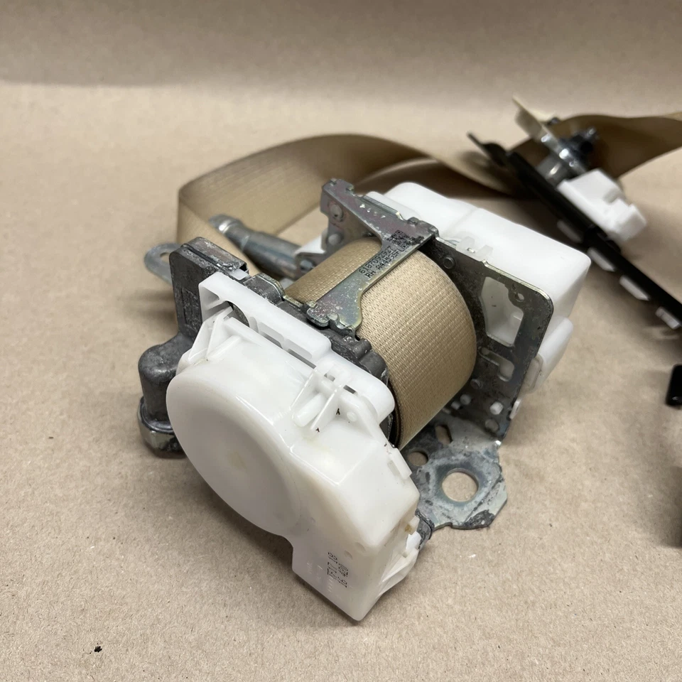 Cinturón de seguridad del pasajero delantero derecho Lexus RX350 2016-2022 retractor bronceado OEM Foto 3 de 4