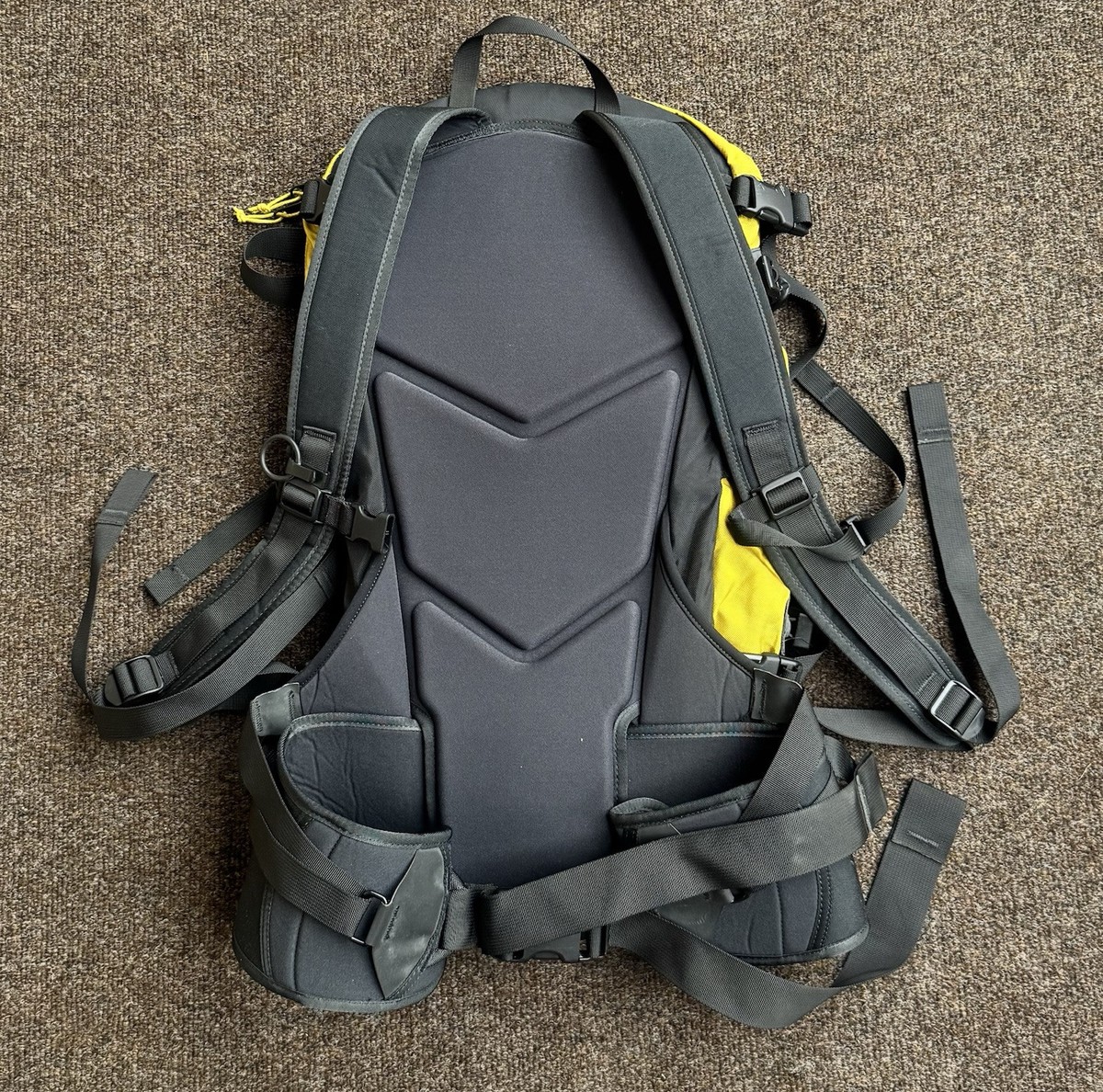 RARE ARCTERYX M20 BACKPACK SNOWBOARD/SKI/SNOW YELLOW/BLACK CANADA