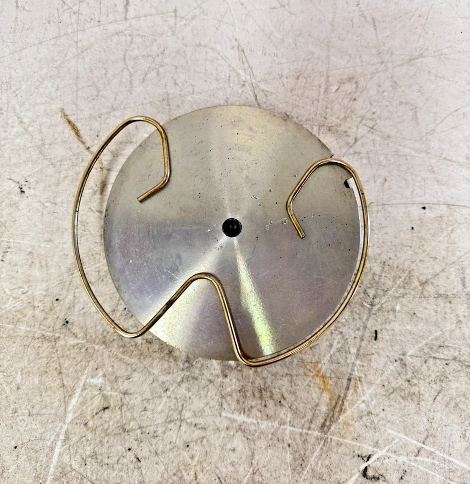 Victory Kingpin 2007 tanque de combustible gasolina panel de llenado tapa cubierta con clip de retención Foto 2 de 4