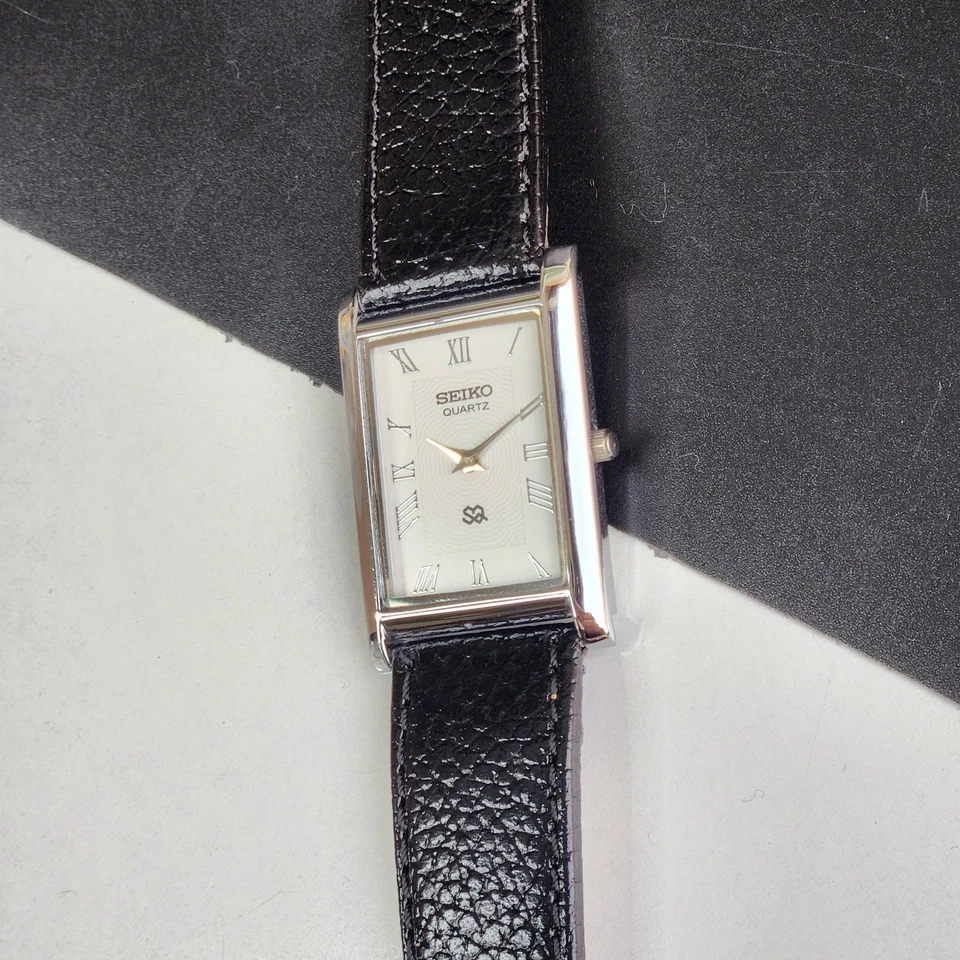 Vintage Seiko Slim Quartz White Face Gentlemen's Wrist Watch - FREE SHIPPING - Image 2 of 4