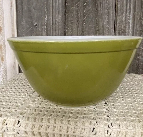 Pyrex 402 Green Vintage 1 1/2 Quart Mixing Bowl Made in USA Ovenware