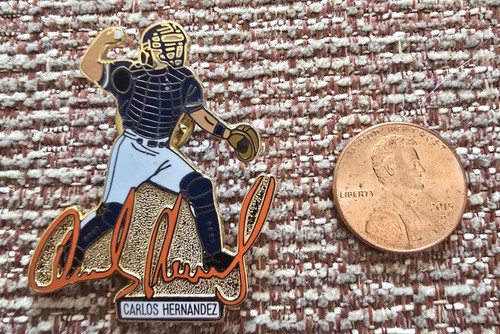 CARLOS HERNANDEZ SAN DIEGO PADRES Player Signature Lapel Pin - Picture 2 of 2