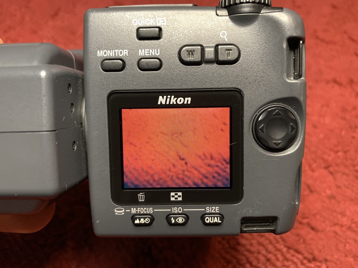 Nikon COOLPIX 995 3.2MP Digital Camera - Black TESTED Works NO