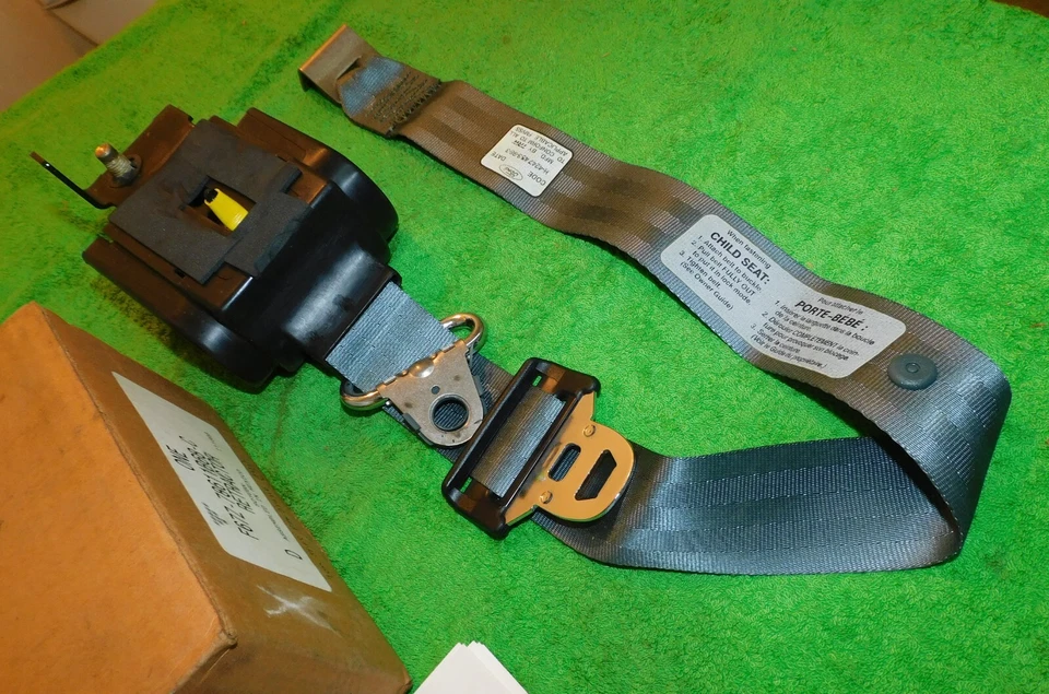 Ford Explorer Mountaineer 1996 1997 nuevo retractor de cinturón de seguridad delantero derecho gris Foto 2 de 4