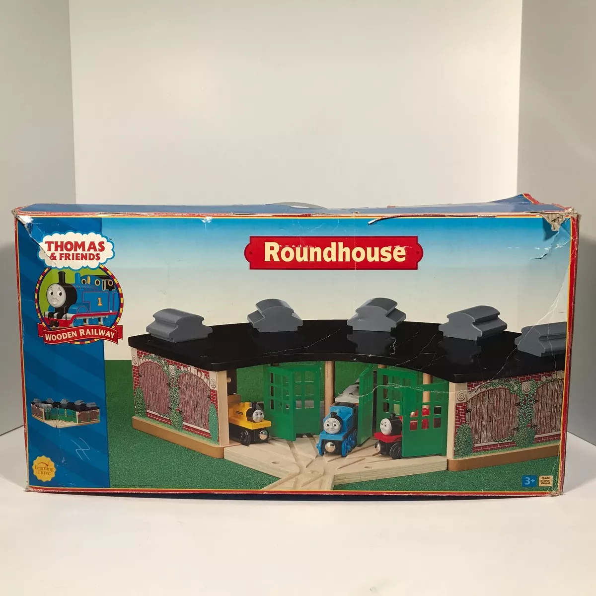 Thomas wooden railway roundhouse set 2025